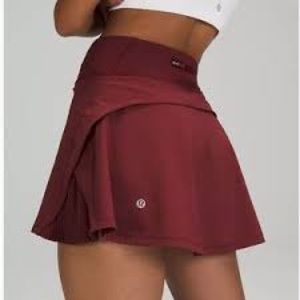 Lululemon Play off the Pleats Red Merlot Skirt Sz 6